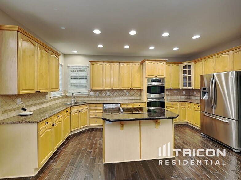 Building Photo - 15510 Robsart Ct