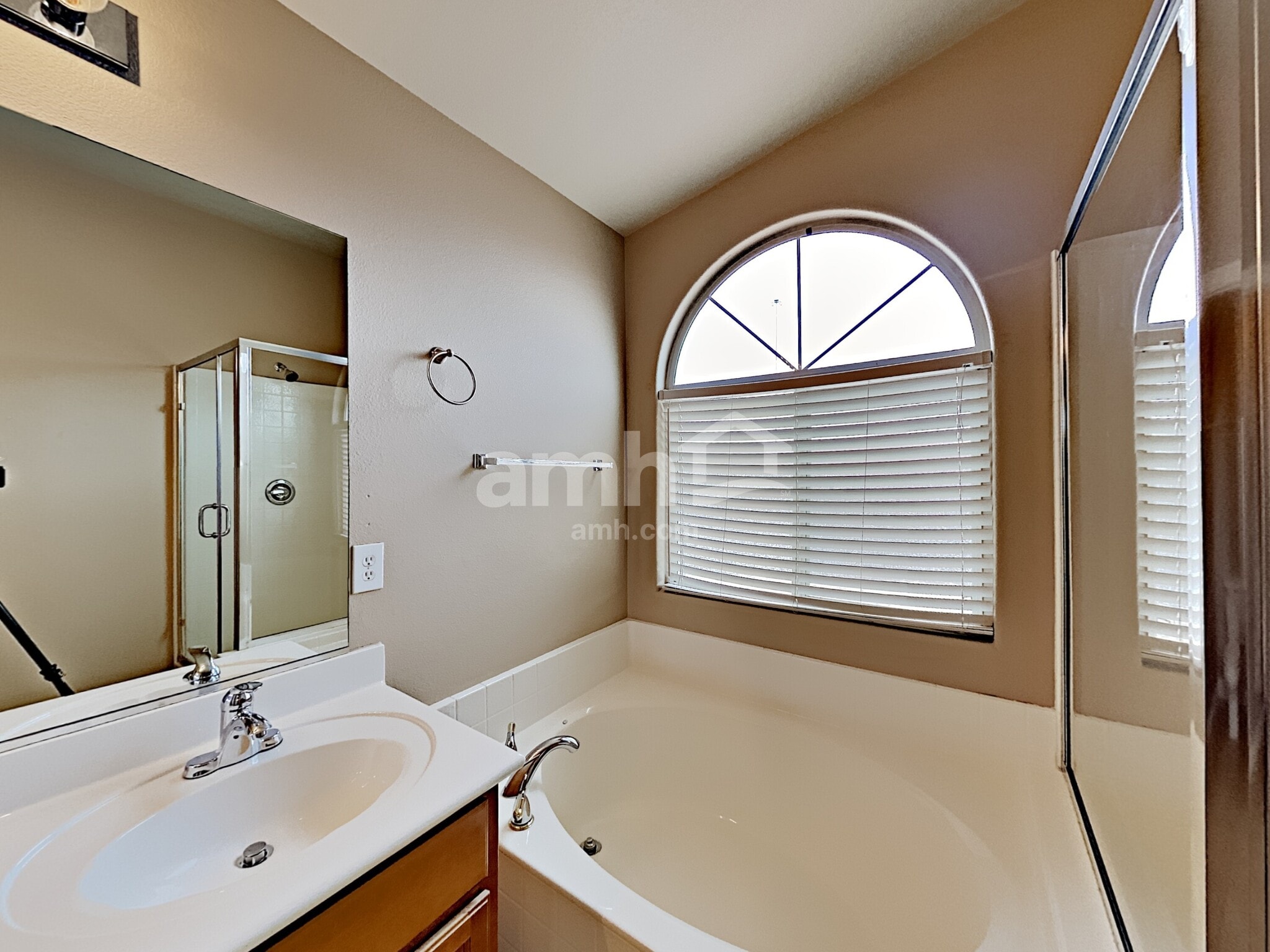 Building Photo - 8813 Red Fox Dr