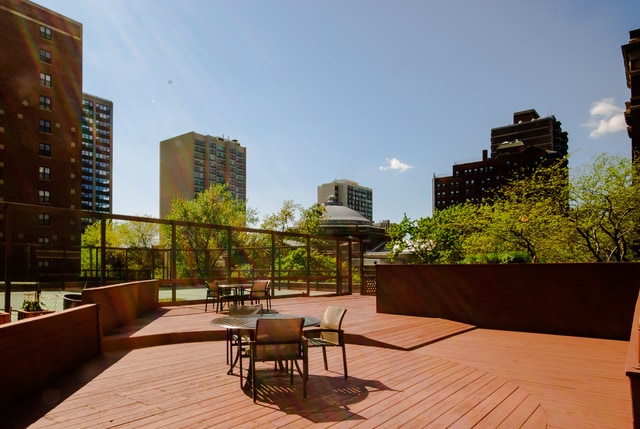 Building Photo - 2650 N Lakeview Ave