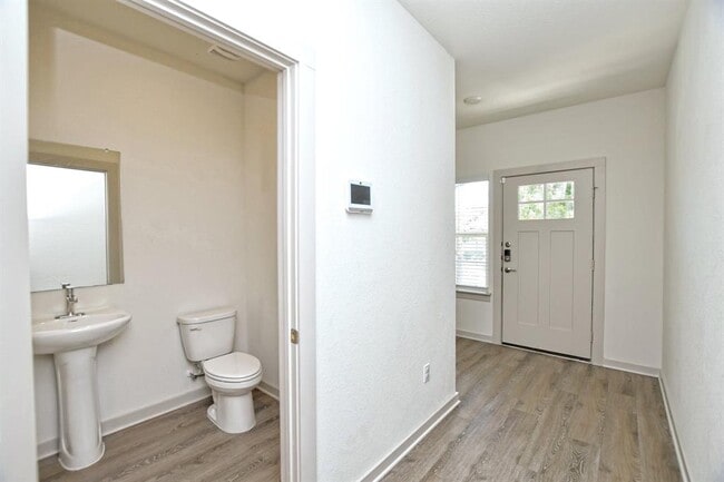 Building Photo - 204 Merrick Rd