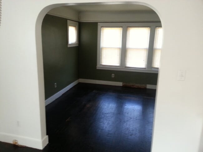 Building Photo - Awesome 3 bedroom Eastpointe Stunner