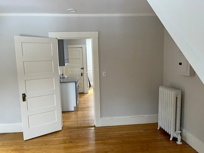 Building Photo - 48 Seaver St