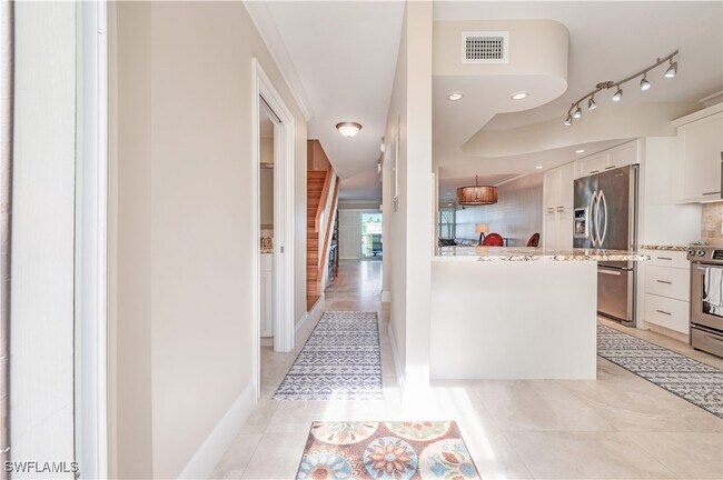 Building Photo - 800 River Point Dr