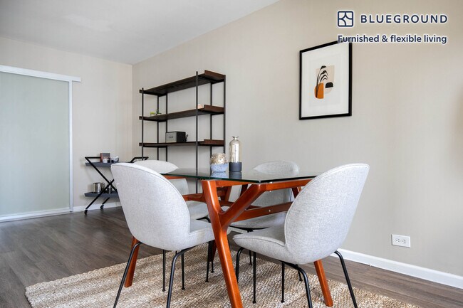 Building Photo - 860 N Dewitt Pl