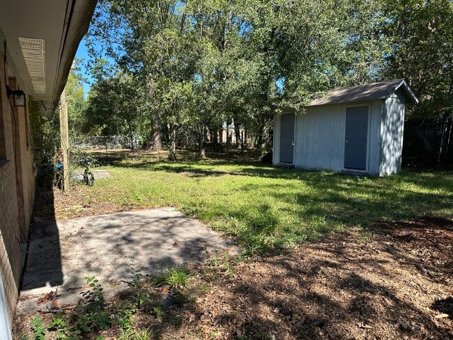 Building Photo - 1522 N Thompson St