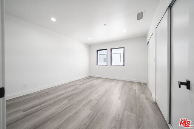 Building Photo - 4110 1/2 Normandie Ave