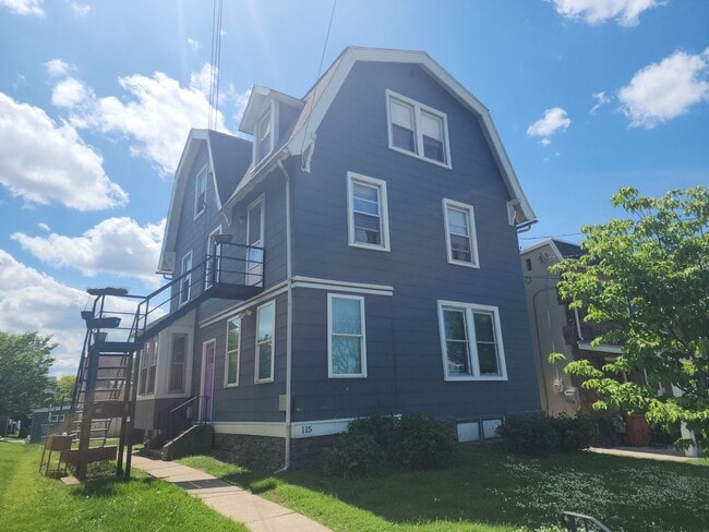 Primary Photo - Great Location Conshy Apartment w/Central ...
