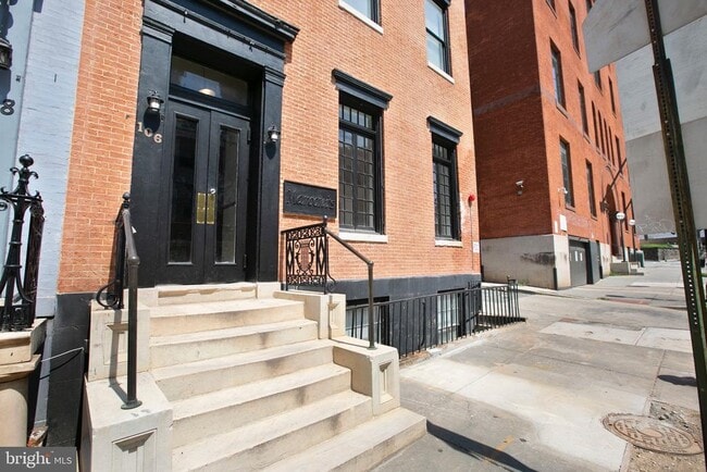Building Photo - 106 W Saratoga St