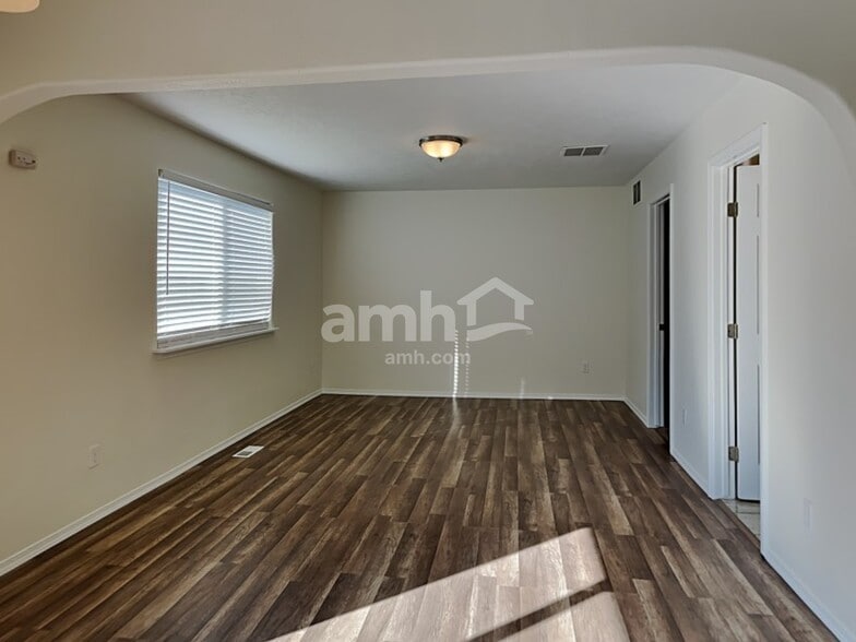 Building Photo - 16605 Sadie Ave