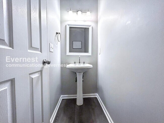 Building Photo - Spacious 4-Bed Home with Garage & Modern Amenities / Pet Friendly / Vouchers Accepted / Available...