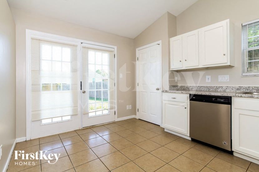 Building Photo - 977 Hathaway Dr