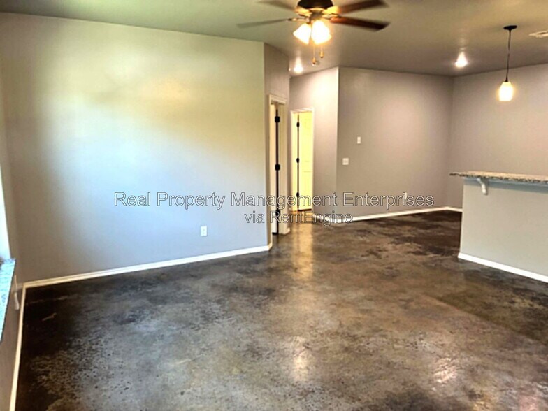 Building Photo - 7508 Redbud Villas Ct