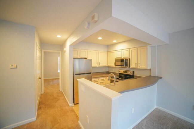 Building Photo - 741 White Dr