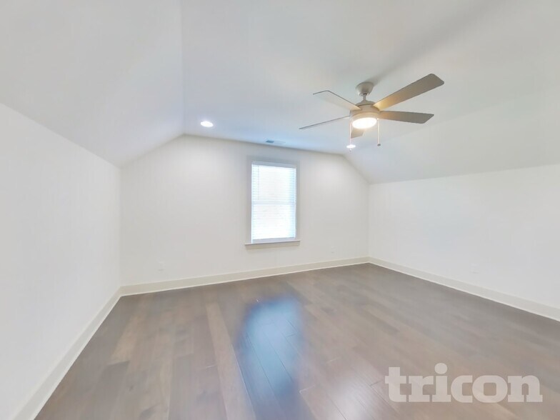 Building Photo - 1224 Hillwood Private Cove