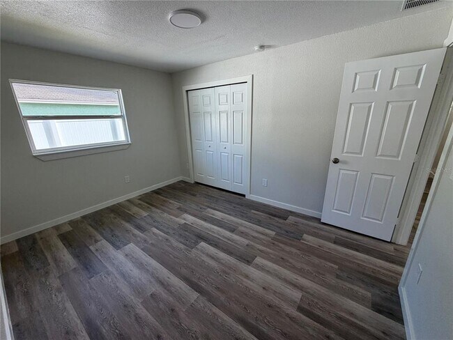Building Photo - 301 Lesesne St