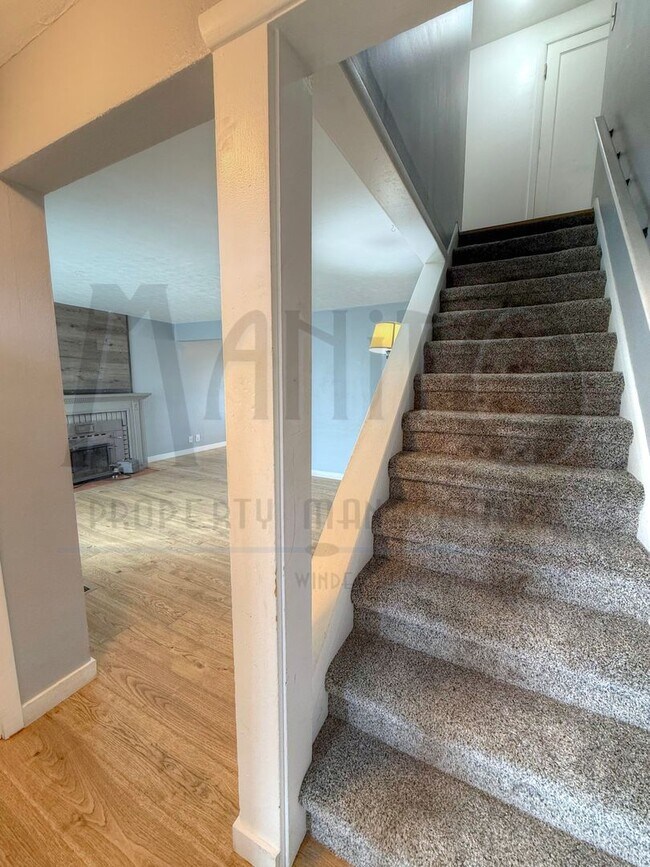 Building Photo - Beautiful Shadle Area Home