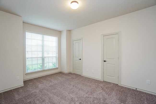 Building Photo - 2206 Argos Dr