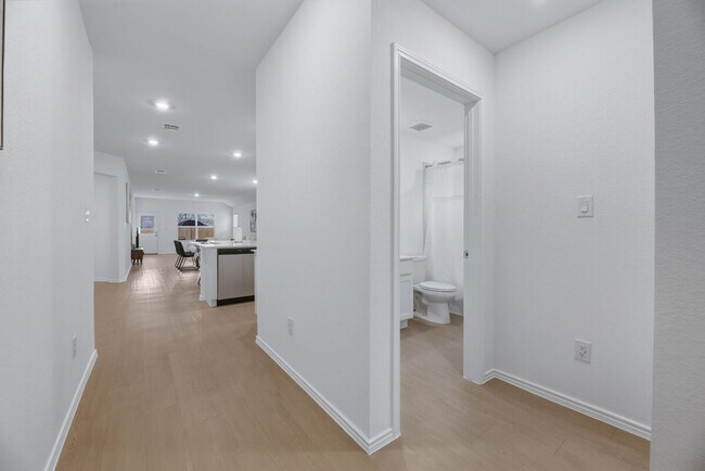 Building Photo - 591 Sormonne Lp