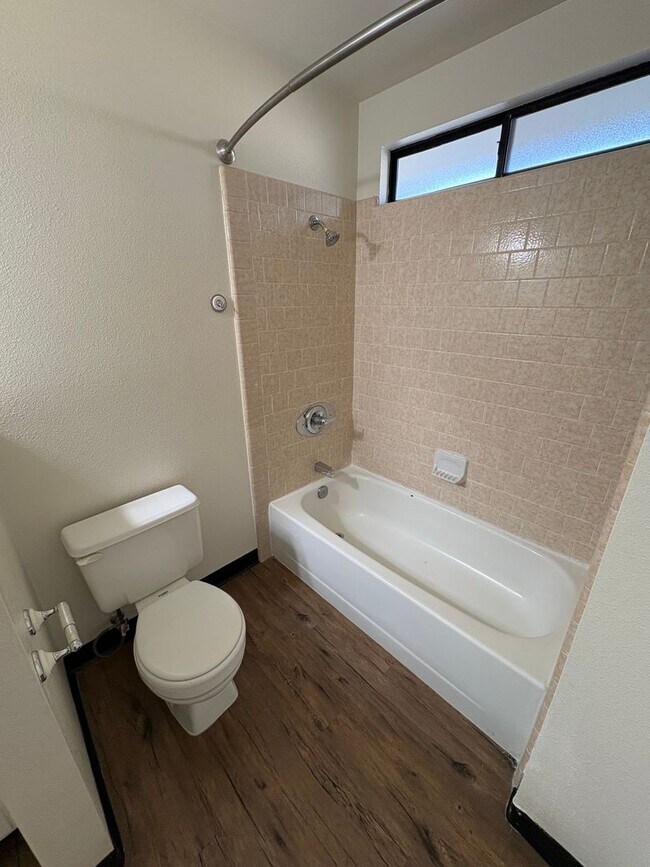 Building Photo - 636 Ramblewood Ct