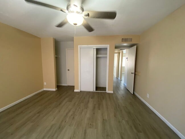 Building Photo - 2 Bedroom 2 Bath with Carport