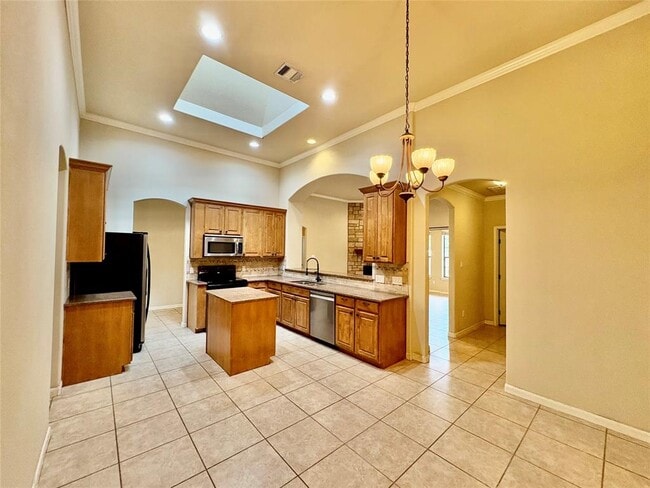 Building Photo - 15210 Falcon Dr