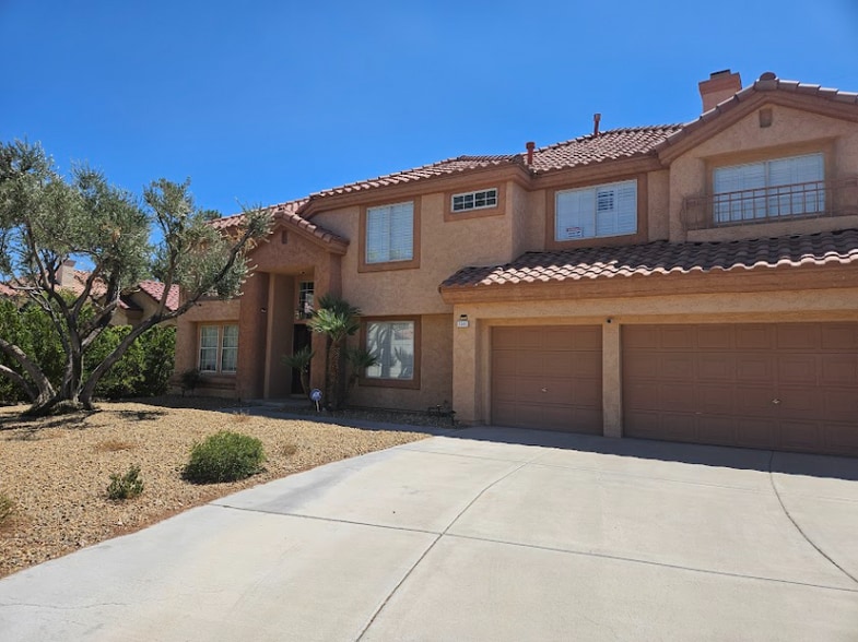 Primary Photo - 2648 N Ontario Dr