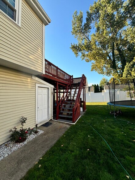 Building Photo - 41 Aldine St