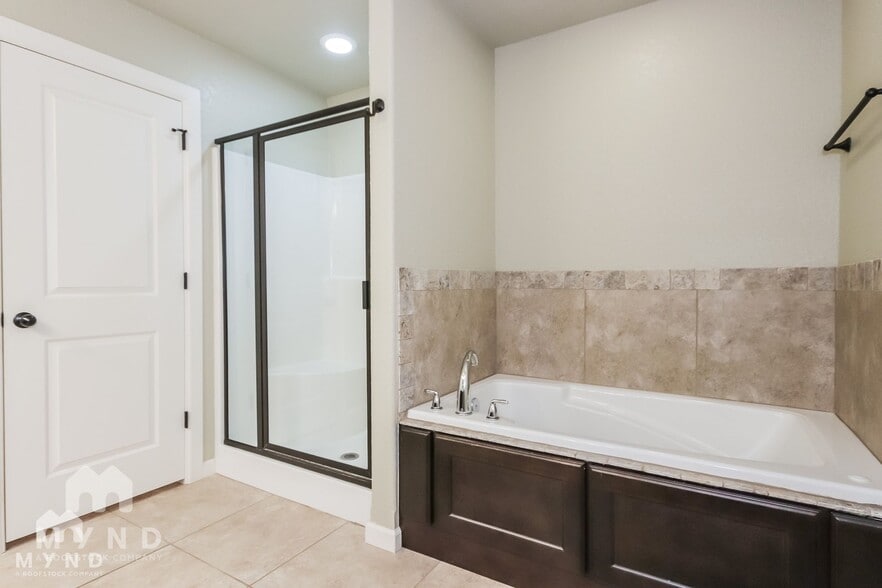 Building Photo - 421 Carlson St