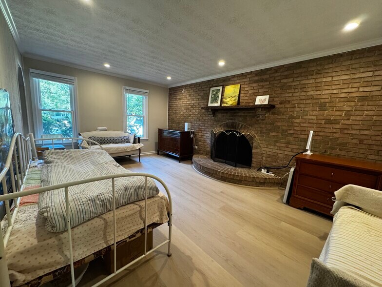 Building Photo - 12129 Holly Knoll Cir