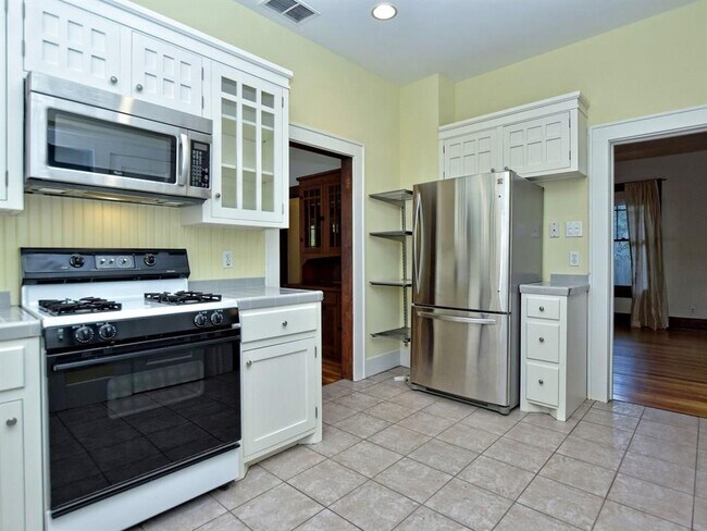 Building Photo - 403 W 37th St