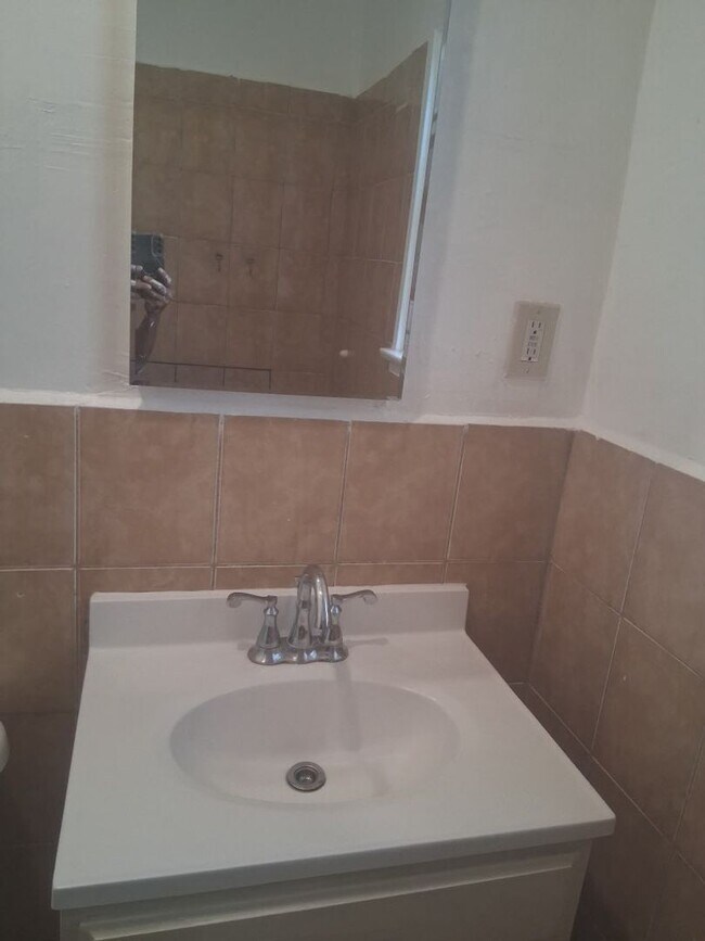 Building Photo - 95th Street, Los Angeles CA 90044