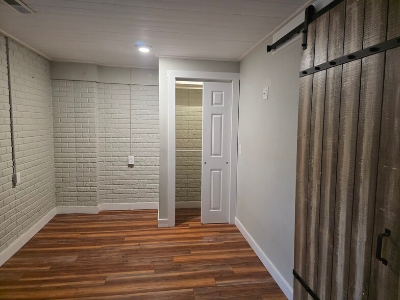 Basement bedroom - 2215 Reservoir St