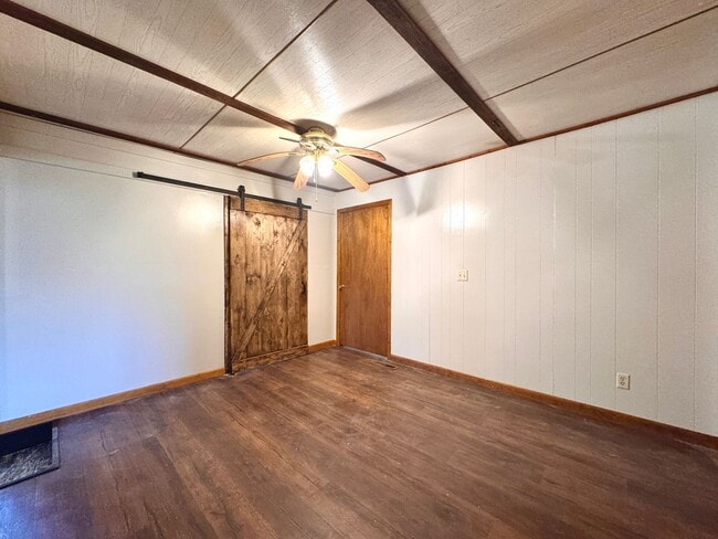 Building Photo - Freshly Updated 3 Bedroom/ 2 Bathroom Country Home