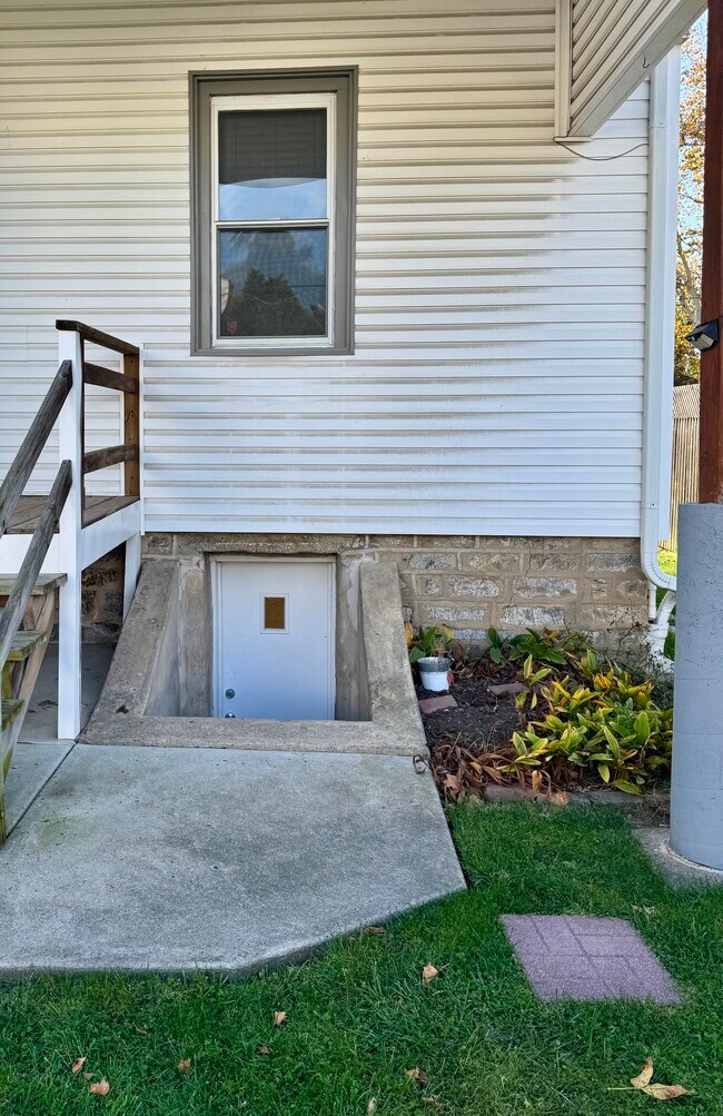 Building Photo - 1239 Disston St