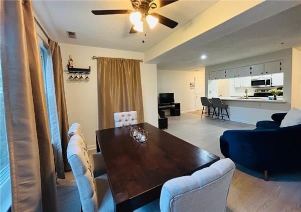 Building Photo - 2601 Camelback Ln