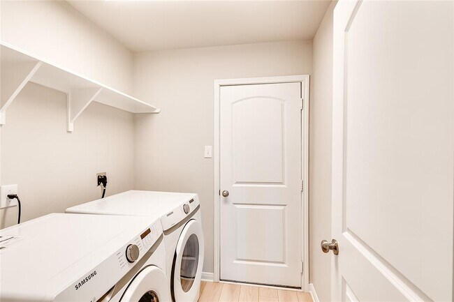 Building Photo - 7747 Merry Oaks Cv