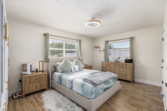 Building Photo - 987 Boca Ciega Isle Dr