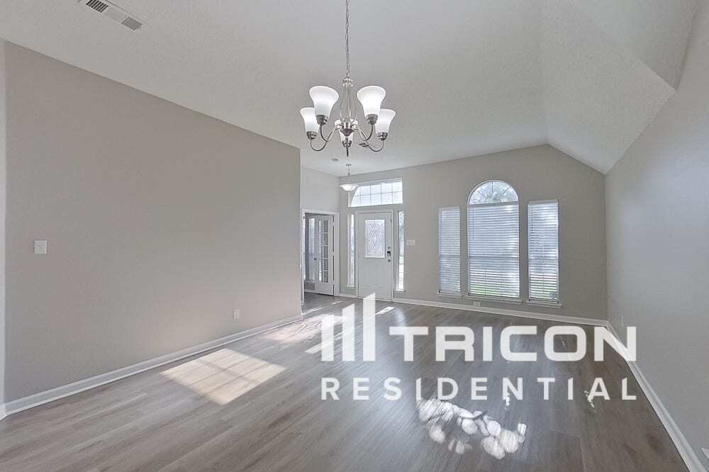 Building Photo - 521 Spicewood Dr