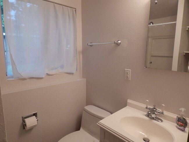 Building Photo - Seattle Northgate single family house 4 be...