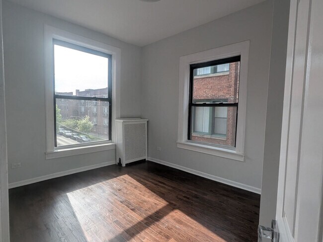 Building Photo - 5132 S Drexel Ave