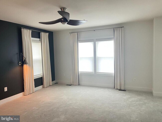 Building Photo - 44774 Tiverton Sq