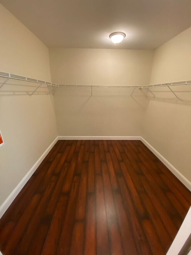Building Photo - Gorgeous NW Home 4 Bed/3 Bath $2,850 Rent & 2,850 Deposit