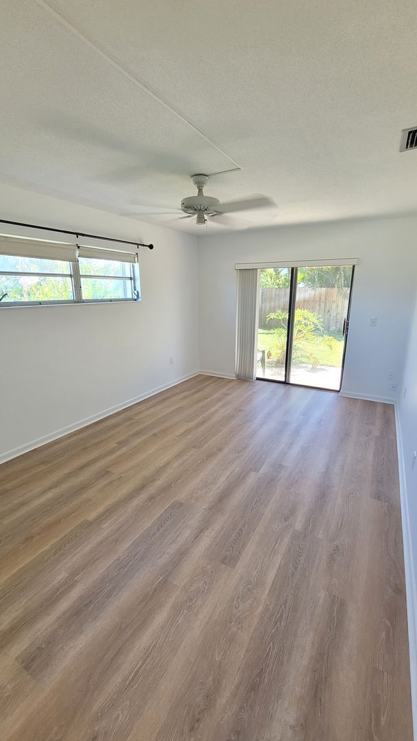 Building Photo - Beautiful Corner Lot Rental-Large 4 Bedroo...