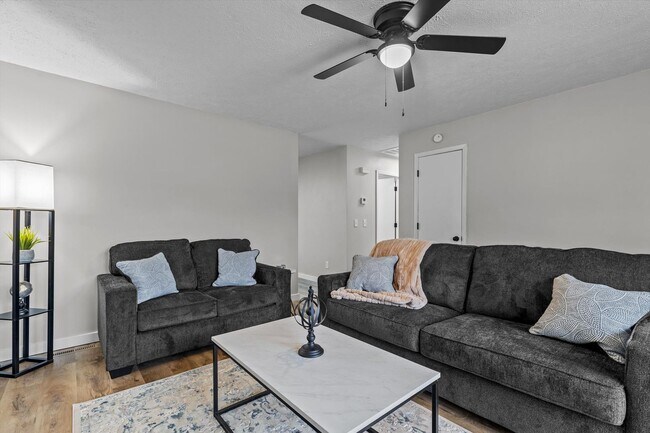 Building Photo - Great furnished month to month rental near...