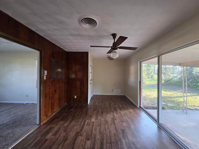Building Photo - 104 Forest Cir