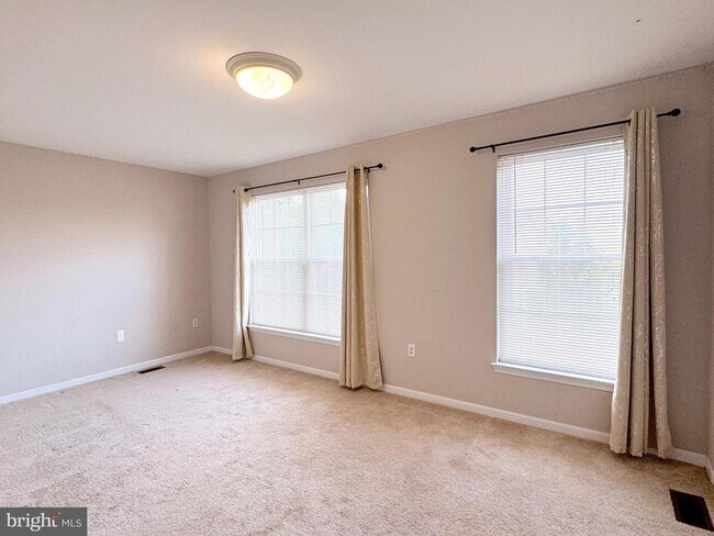 Building Photo - 354 N Barrington Ct