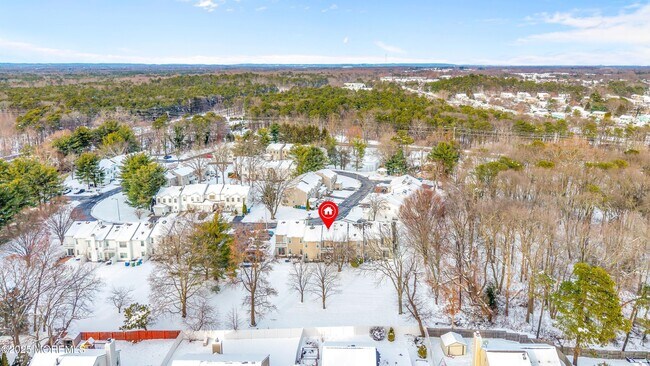 Building Photo - 33 S Pointe Cir