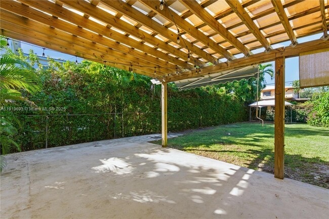 Building Photo - 1244 SW 13th Ave