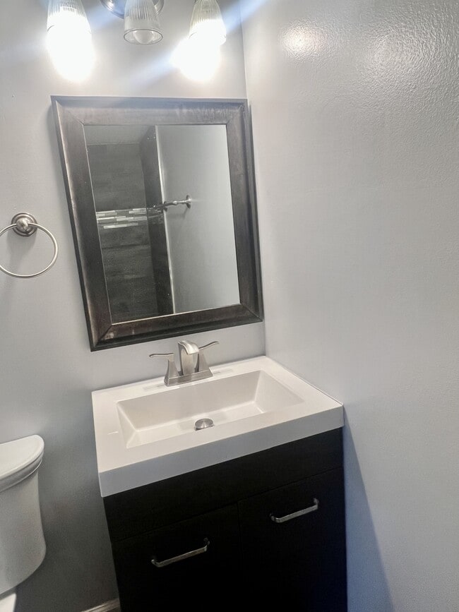Building Photo - 3012 Oxon Run Ct