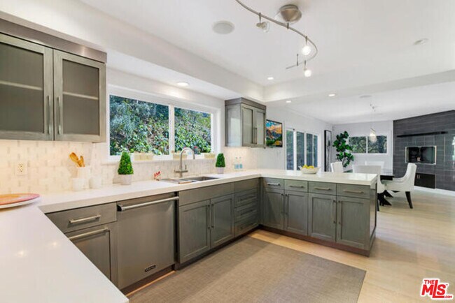 Building Photo - 1068 Casiano Rd